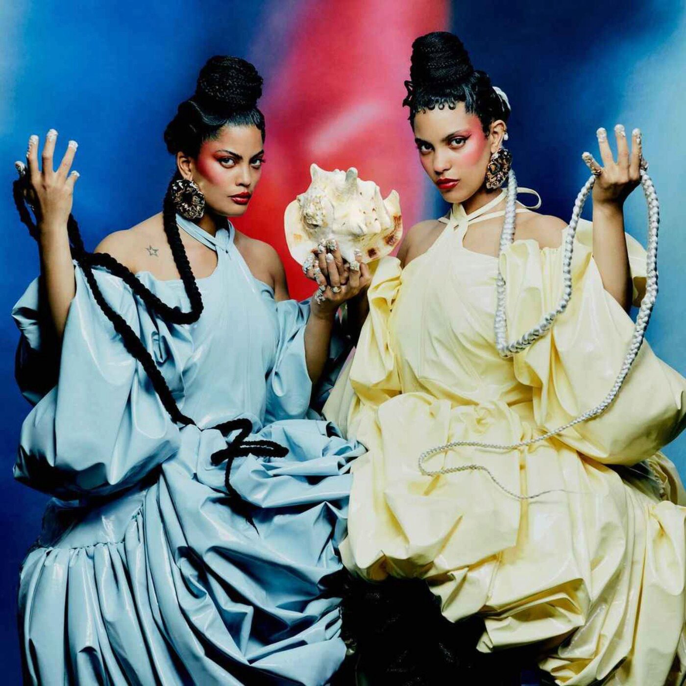 "Nous avons été initiées à la santería dans le ventre de notre mère" (Ibeyi) cover art