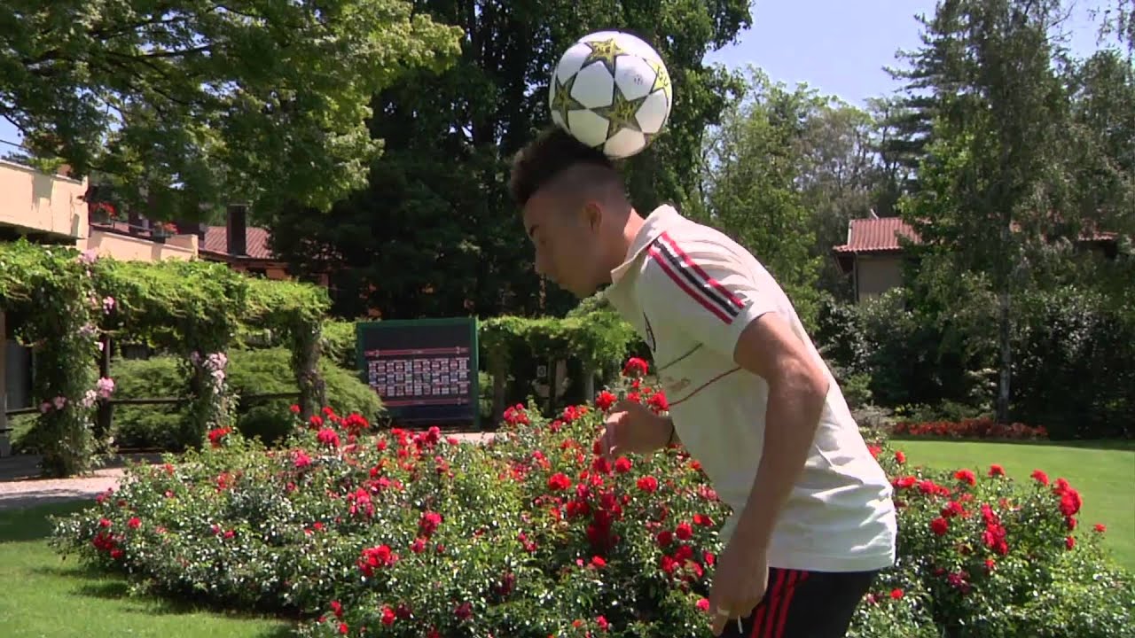 Lezione di palleggi con El Shaarawy A skills lesson, Freestyle!