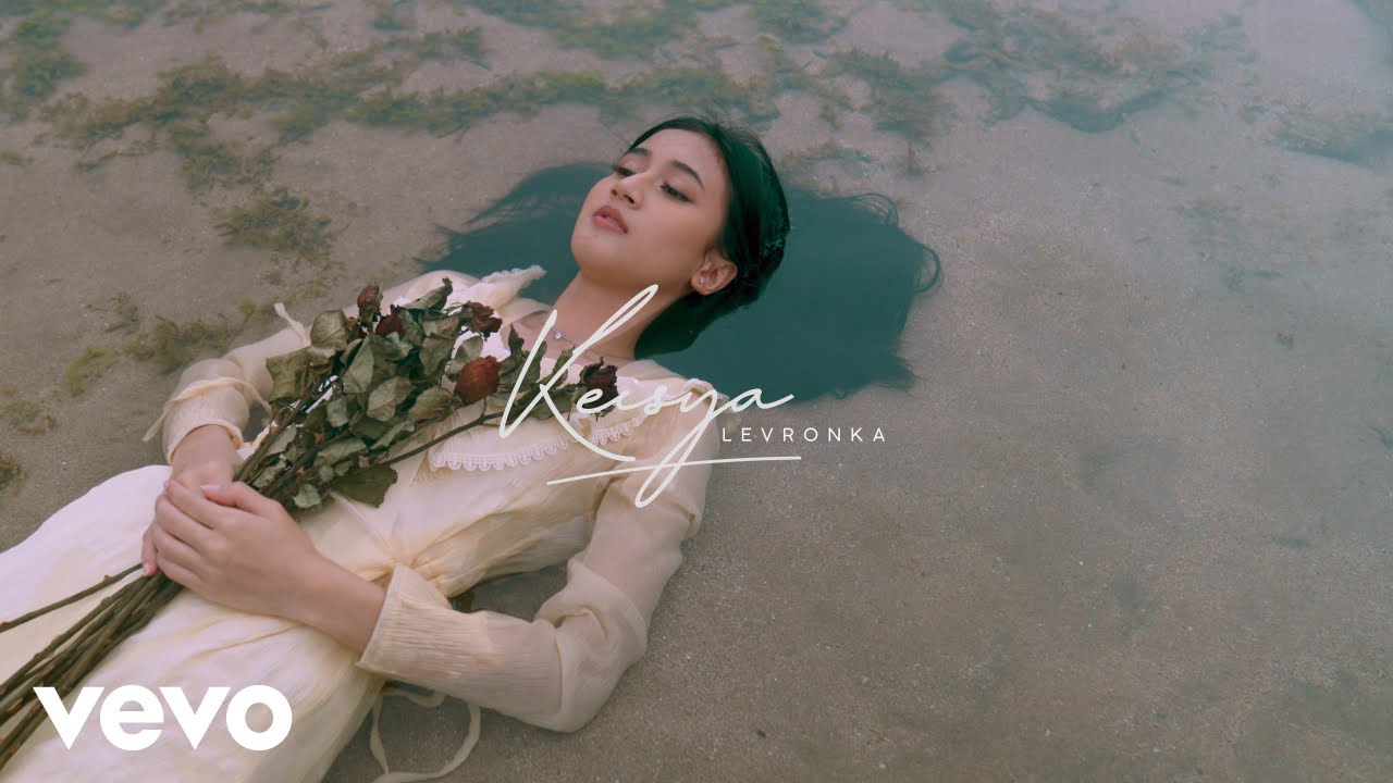 Keisya Levronka - Tak Ingin Usai (Official Lyric Video) cover art