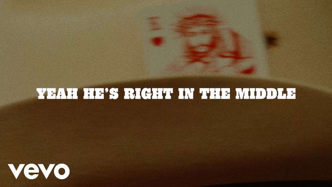 Brandon Lake, Hulvey - Right In The Middle (with Hulvey) (Lyric Video) cover art