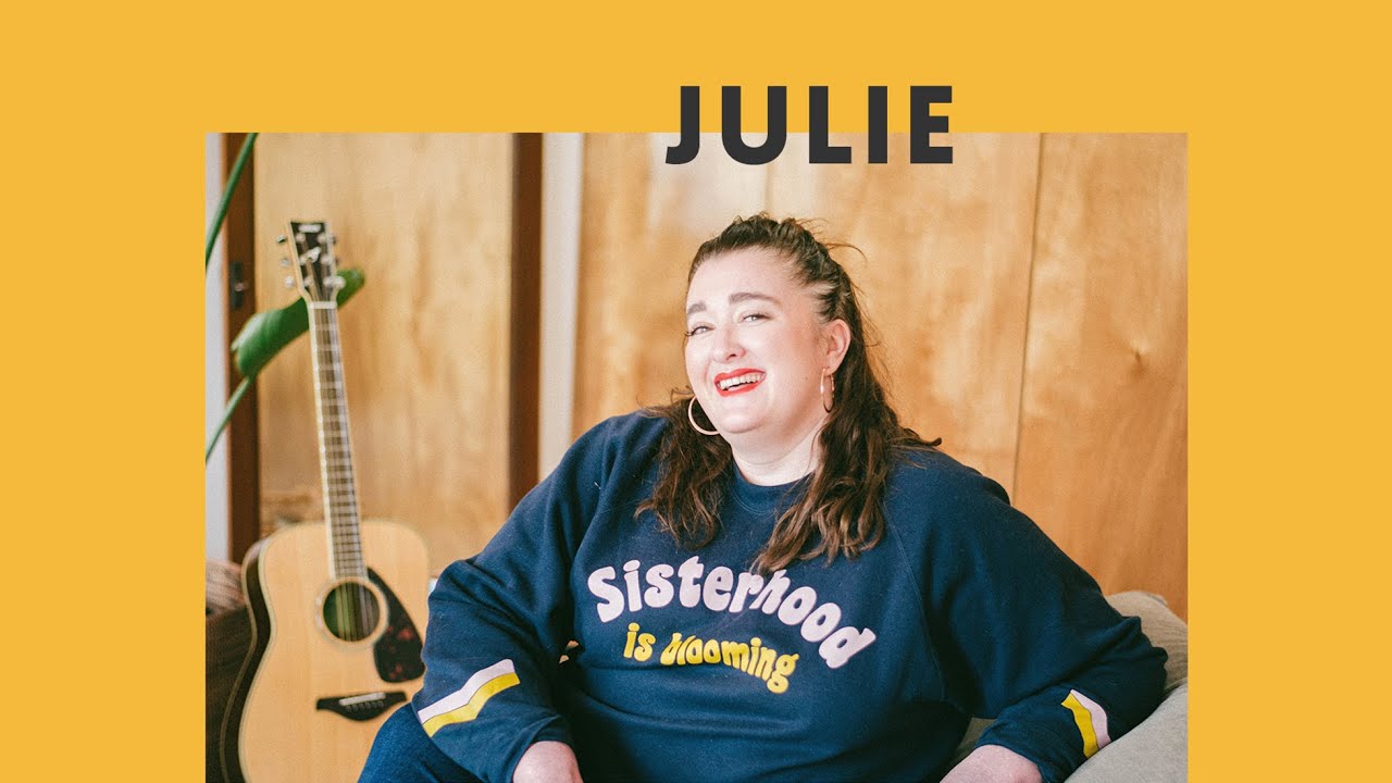 Julie (La fille qui a des taches) : Les angiomes & Le Body Positive • Entre nos lèvres (Podcast) cover art