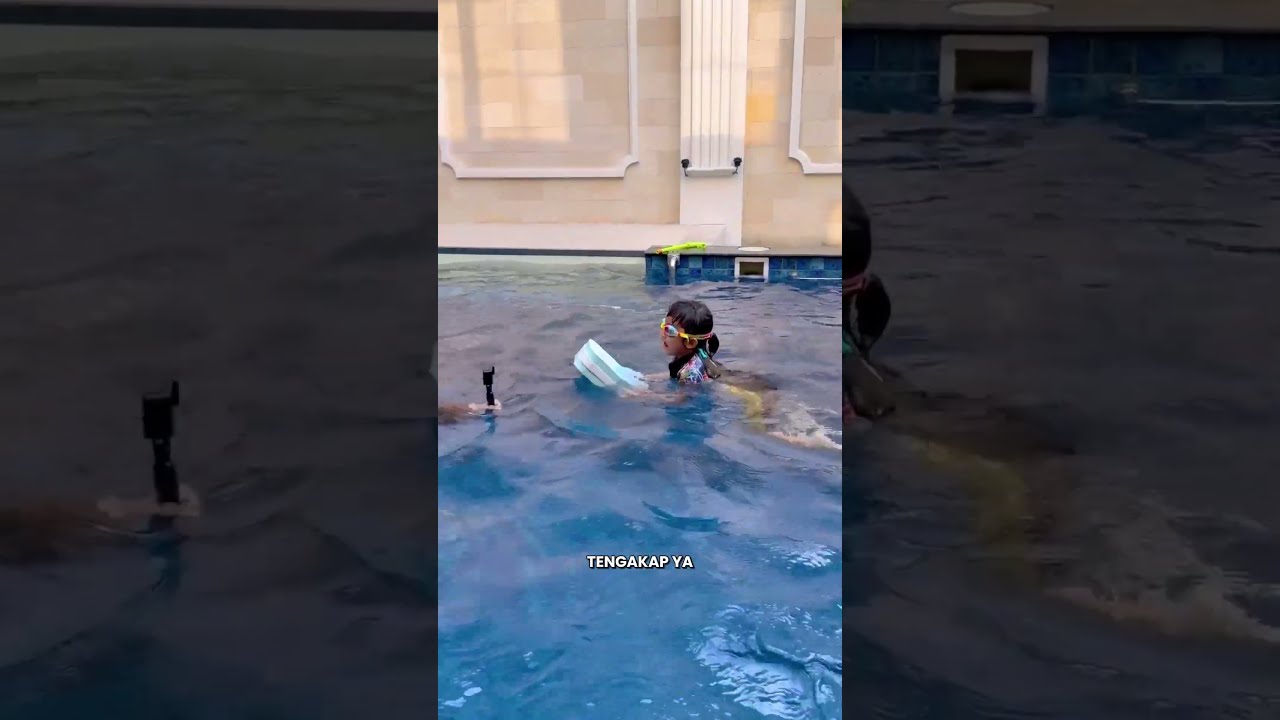 Moana berenang dikolam 5 meter ??.. #riaricis #moana cover art