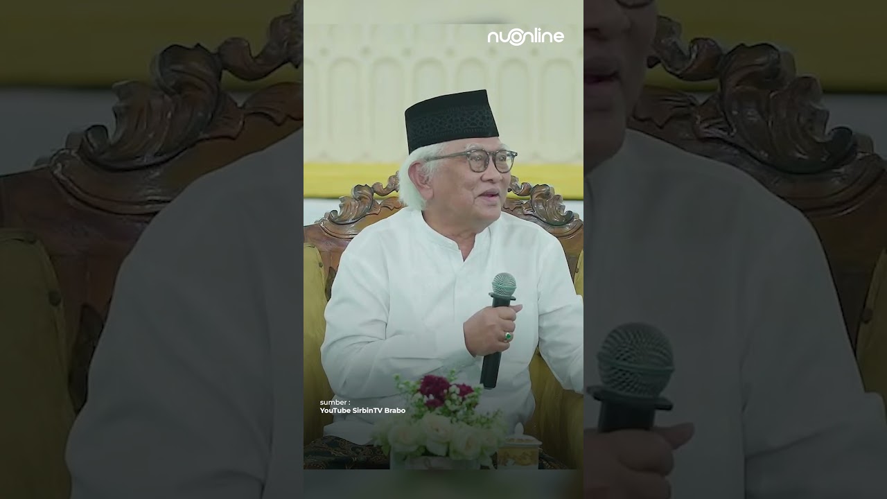 Harus Berbeda! Orang yang Berpegang Al-Qur'an dengan yang Tidak | Gus Mus cover art