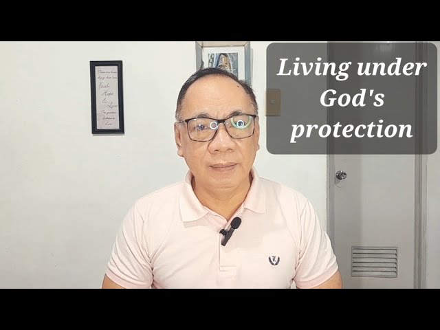 Daily Devotions in Tagalog: Living Under God's Protection cover art