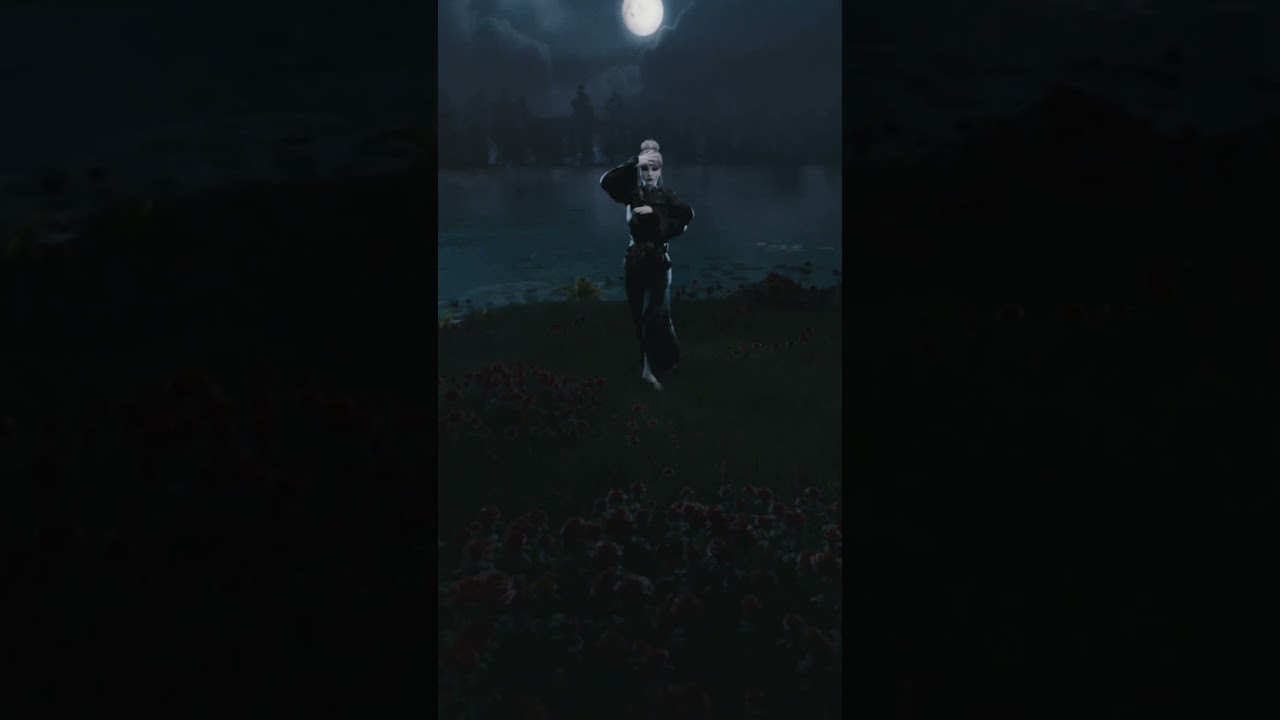 Она к себе тянет и манит cover art