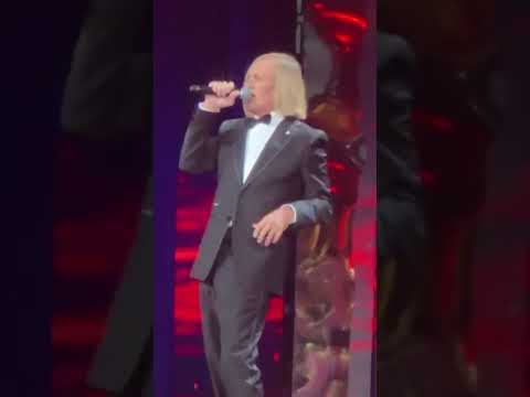 Сергей Челобанов Подберу музыку( отрывок, вечер Р Паулса Новая Волна 24 08 26) cover art