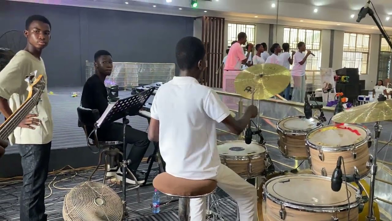 WHO IS THIS KIDS… HE PLAYS SO WELL cover art