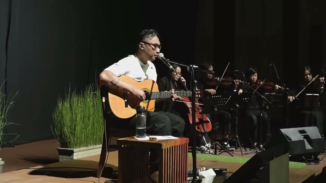 "Adelaide Sky" Adhitia Sofyan feat Orkes Kota Pahlawan, Live in Surabaya. cover art