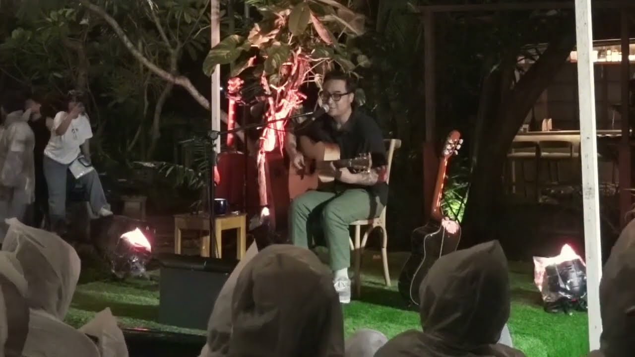 "Seniman" Adhitia Sofyan live at Kopi Susu Bu Lurah, Semarang cover art