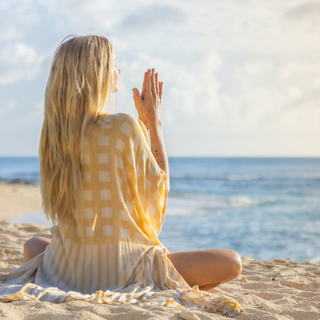 15 Min Guided Meditation | Open Your Heart, Let Go Of The Past & Create Space to Move Forward cover art