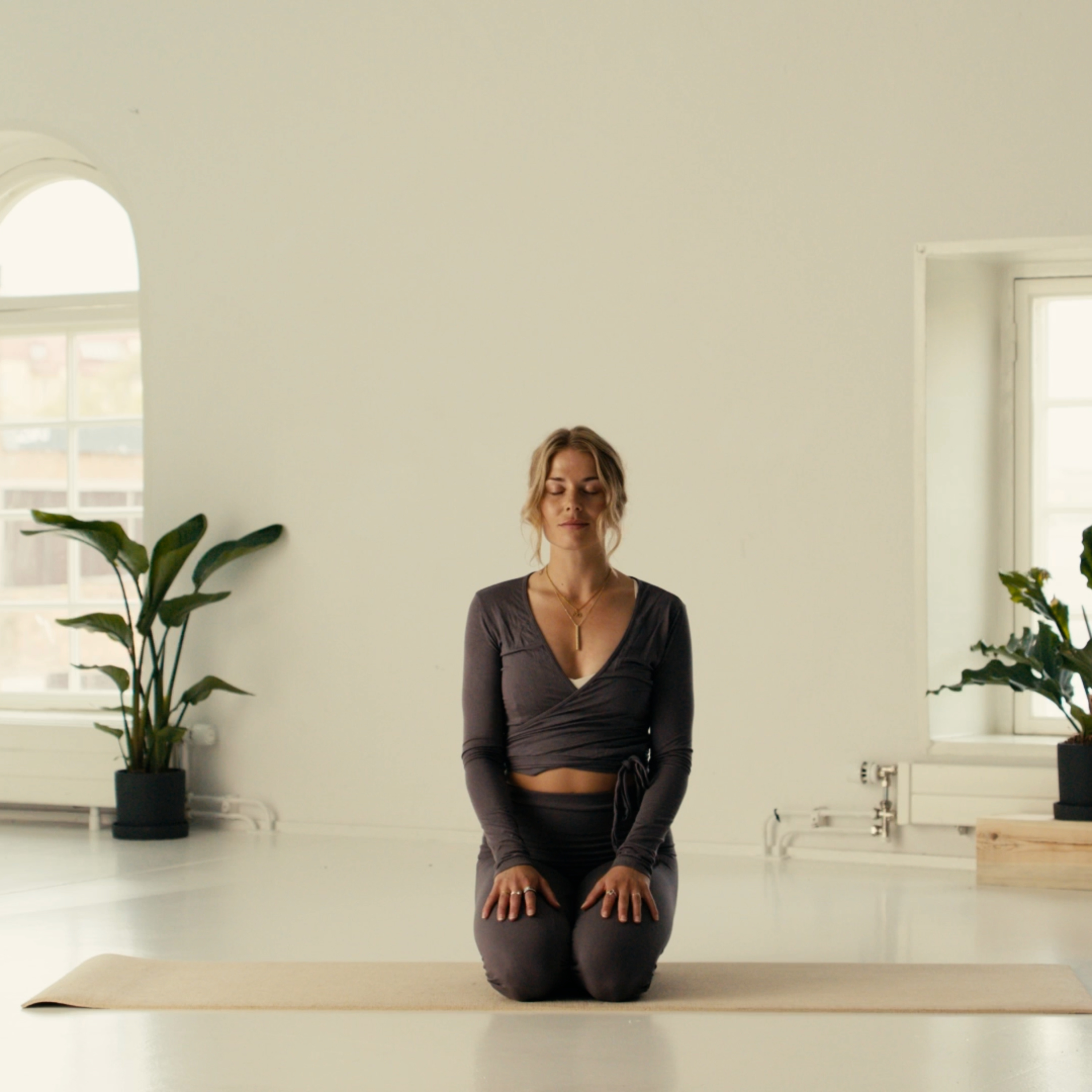 a gentle morning - a vinyasa flow to awaken your body and mind cover art