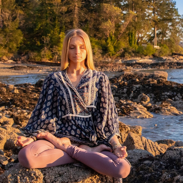 15 Minute Guided Meditation ♥ Mindfully Heal Yourself From The Inside Out cover art