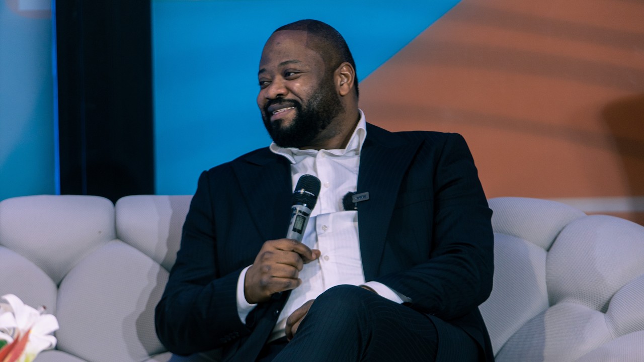 MOISE MBIYE EN ANGOLA | RENCONTRE INÉDITE AVEC LES MÉDIAS cover art