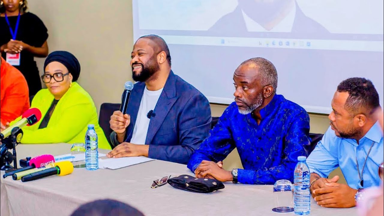 MOISE MBIYE FACE À LA PRESSE ANGOLAISE : SON MESSAGE AVANT LE GRAND CONCERT ! cover art