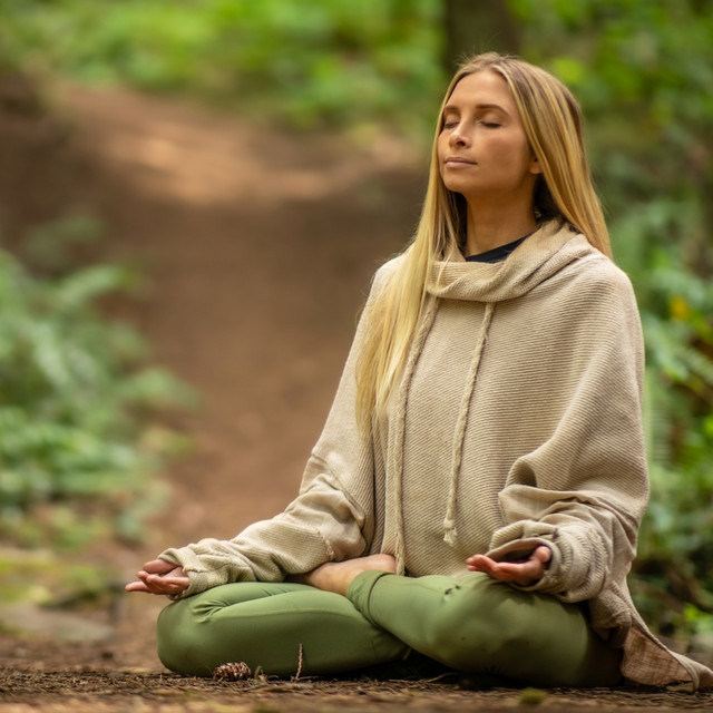 10 Min Guided Meditation for Reaching Your Goals | Visualize & Manifest a Brighter Future ✨ cover art
