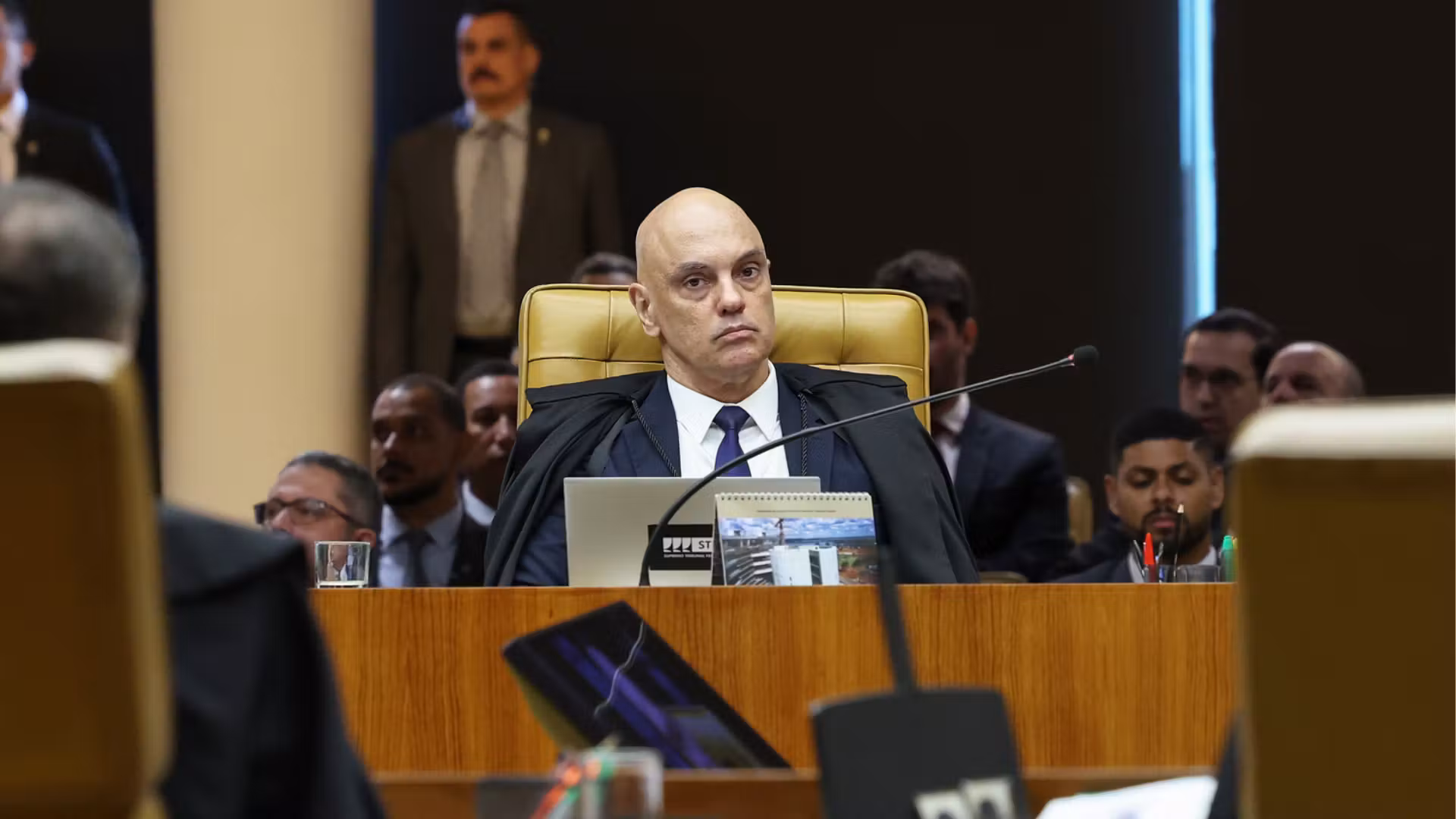 Moraes é sorteado relator de ação que pede registros de entrada da própria esposa no Senado cover art