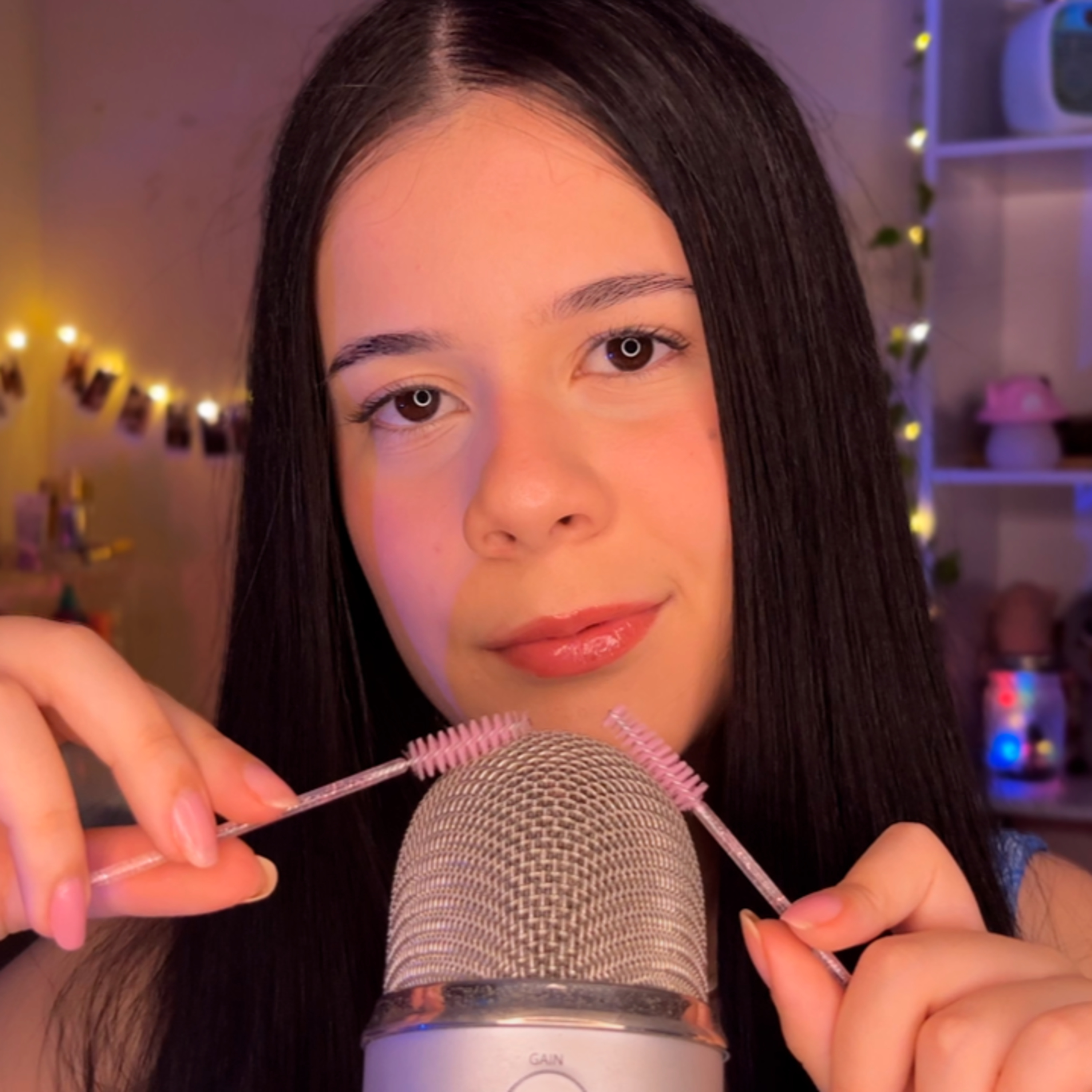 ASMR SÓ NO OUVIDO DIREITO OU ESQUERDO *use fones de ouvido* cover art