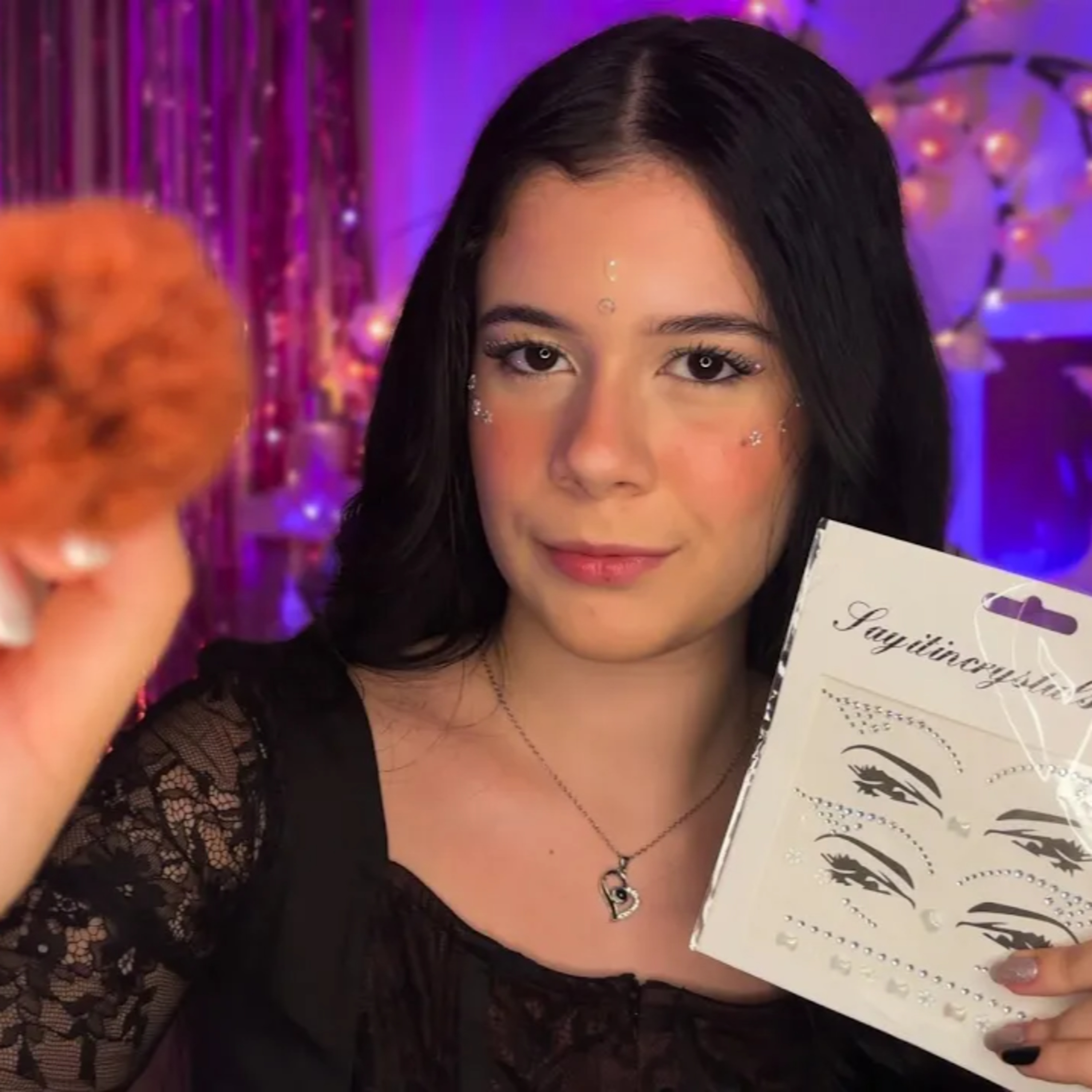 ASMR TE MAQUIANDO | Personal attention (com sons de chuva) cover art