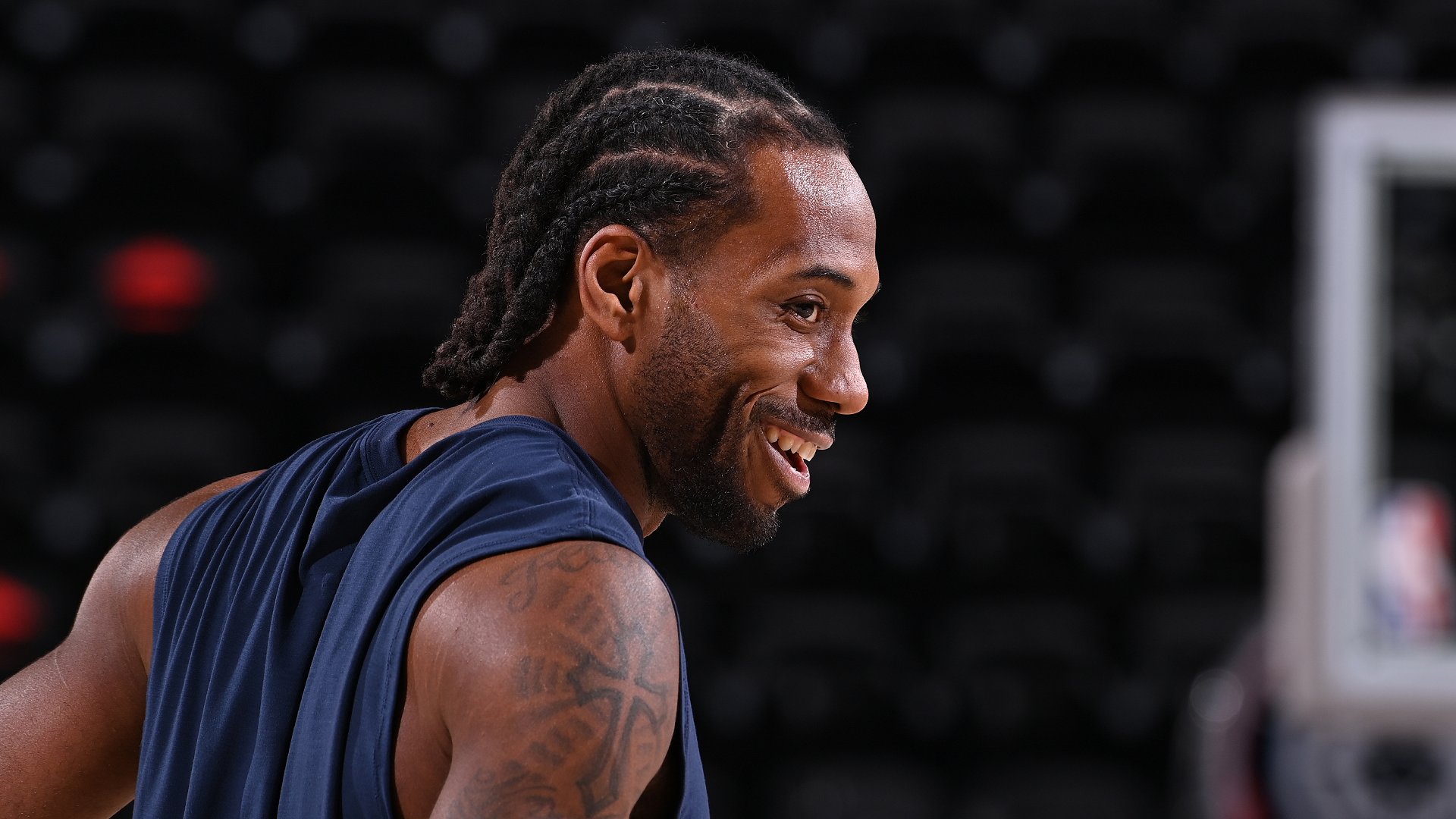 Kawhi Leonard signs multi-year extension with Raptors