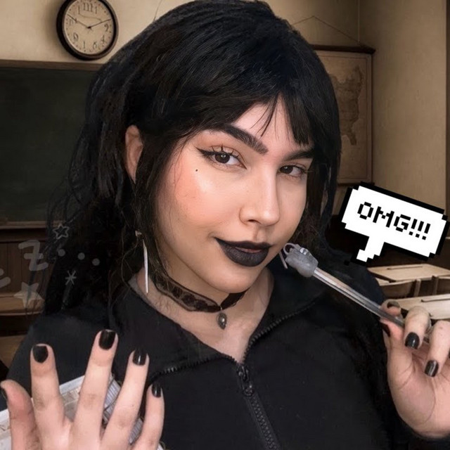 ASMR: A ALUNA GÓTICA QUE PRECISA DE NOTA TE ARREPIA A AULA TODA 🖤 cover art