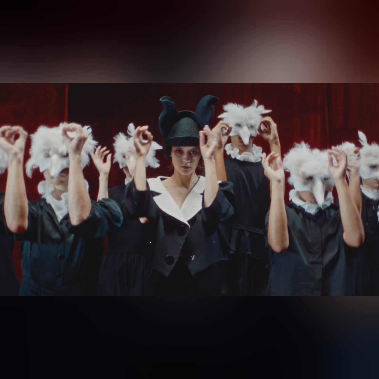 Pomme - seule dans la foule (clip officiel) cover art