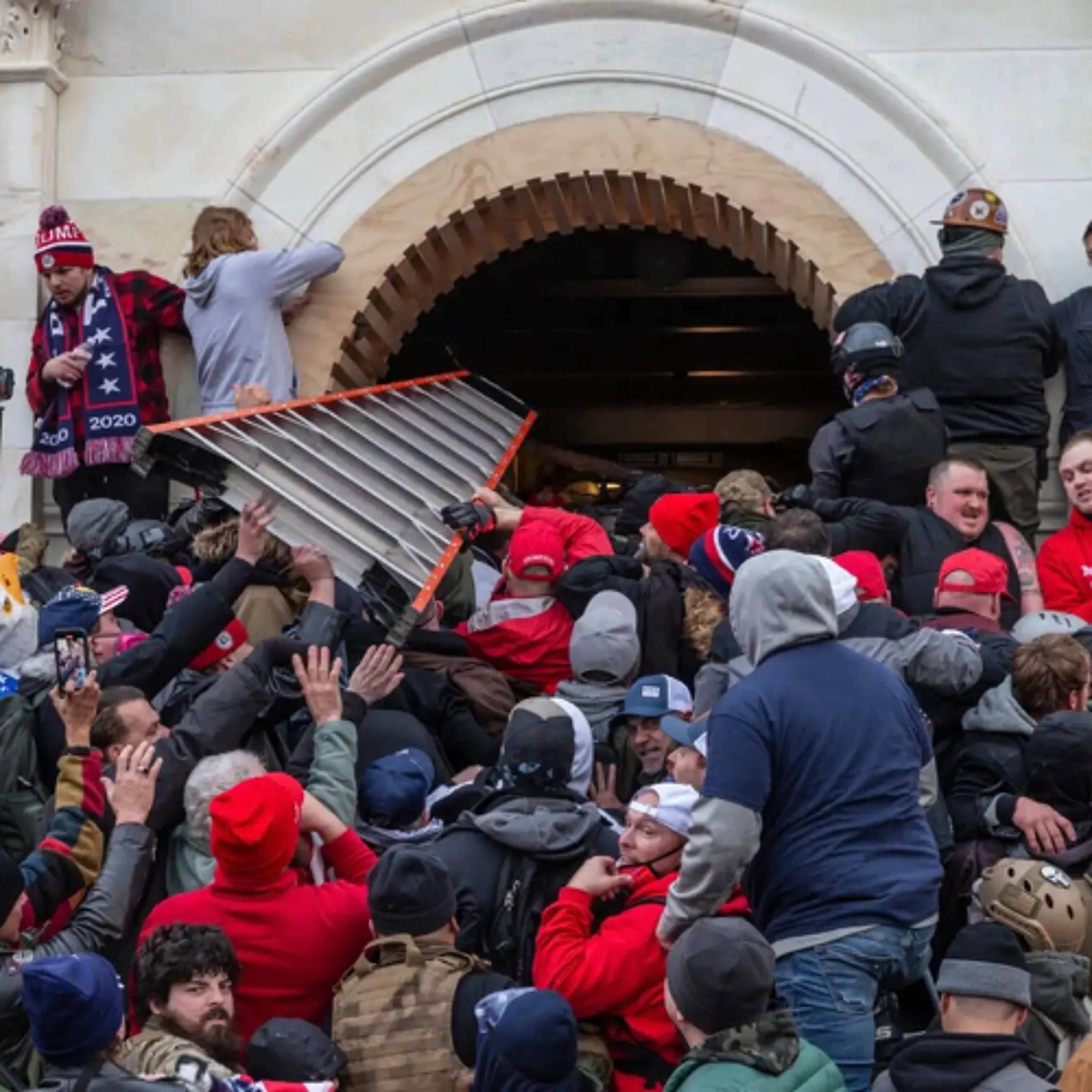 Une pensée au féminin : La confiscation du corps de la femme dans l’Islam et les sociétés musulmanes cover art