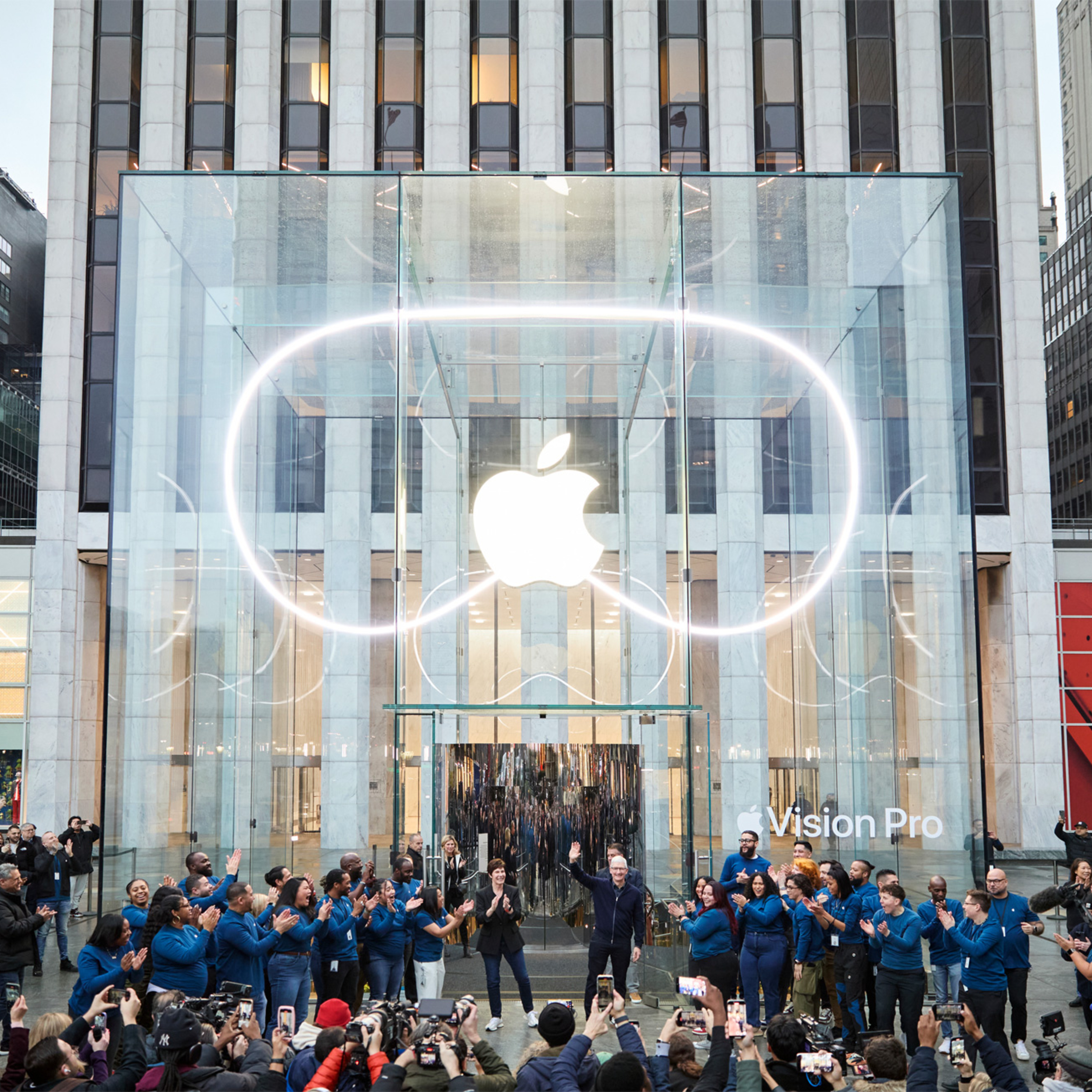 L'Apple Vision Pro : sommes-nous prêts pour ça ? 🤔 cover art
