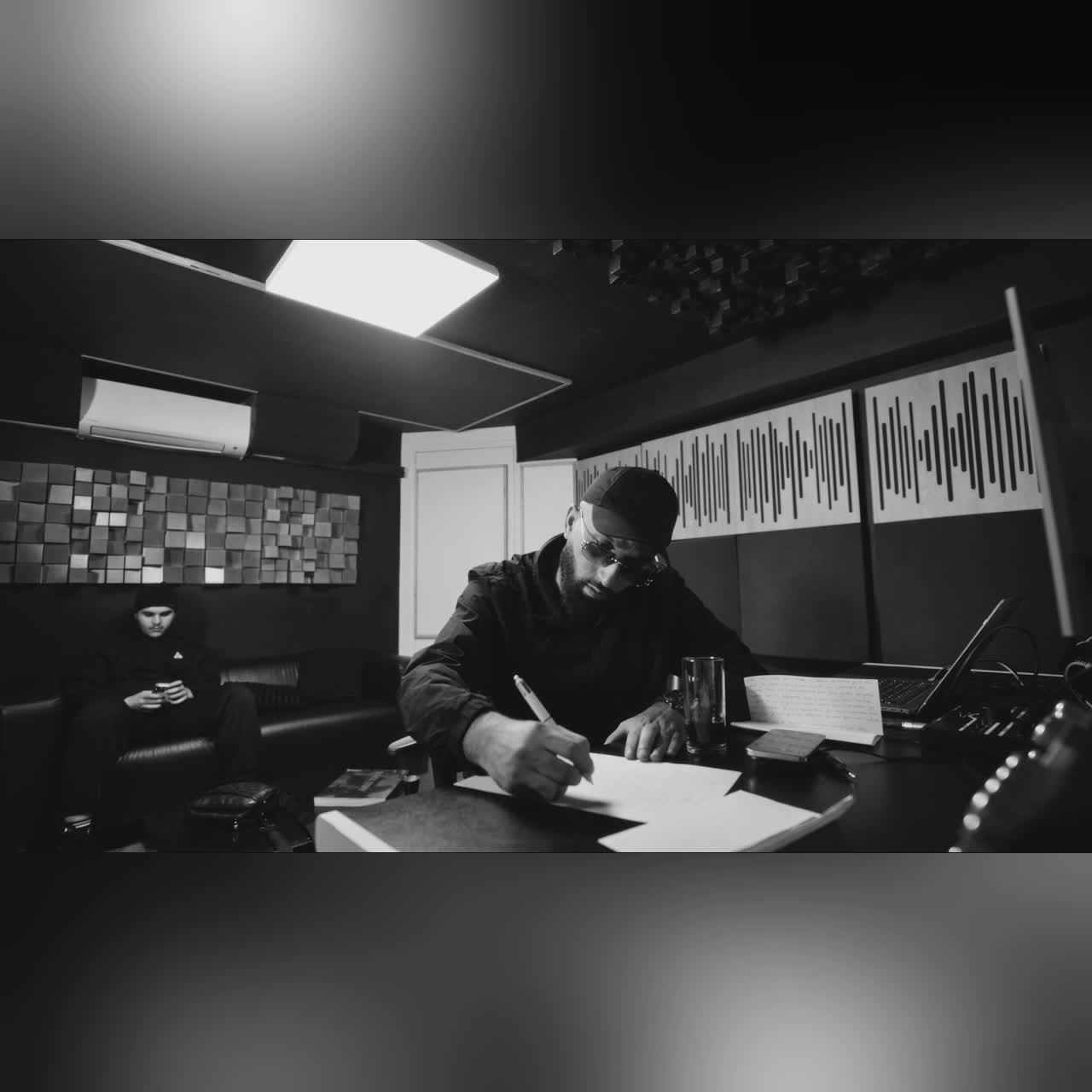 Niro - Rania (Clip Officiel) cover art