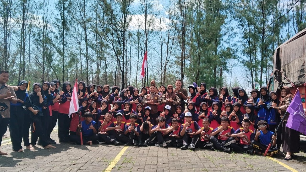 KEGIATAN BERSAMA PRAMUKA DAN OSIS SMP NEGERI 3 WANASARI DI PANTAI ALAM INDAH KOTA TEGAL cover art