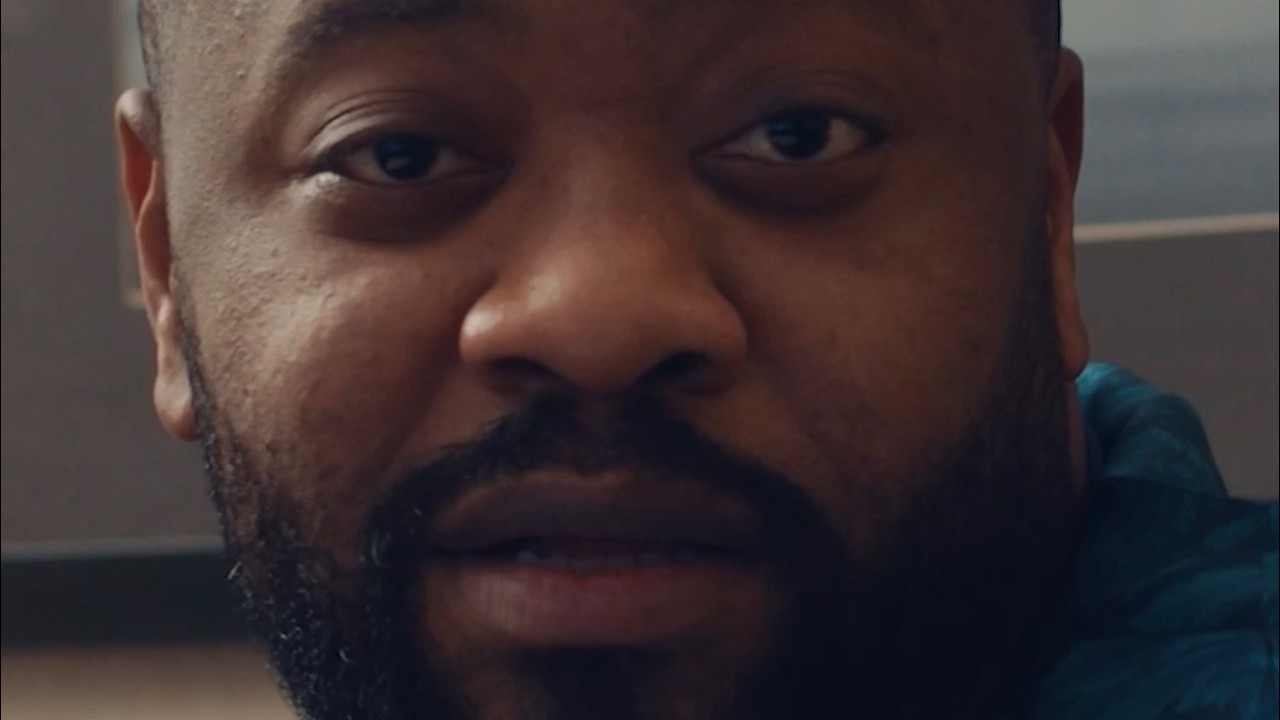 Moise Mbiye - Couronne (clip officiel) cover art